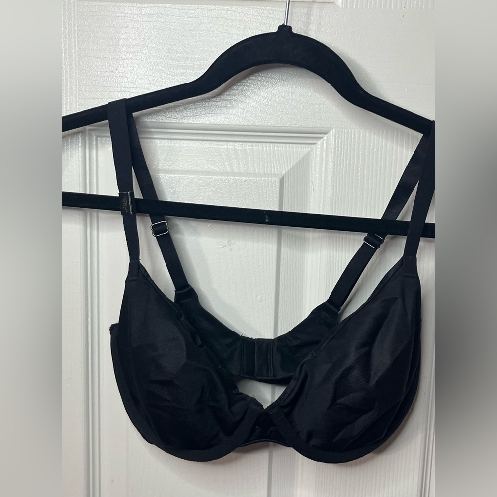 Victoria secret Elegant Black Women's Bra size 32DD brand new